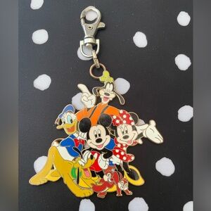 Official pin trading 2008 Disney keychain